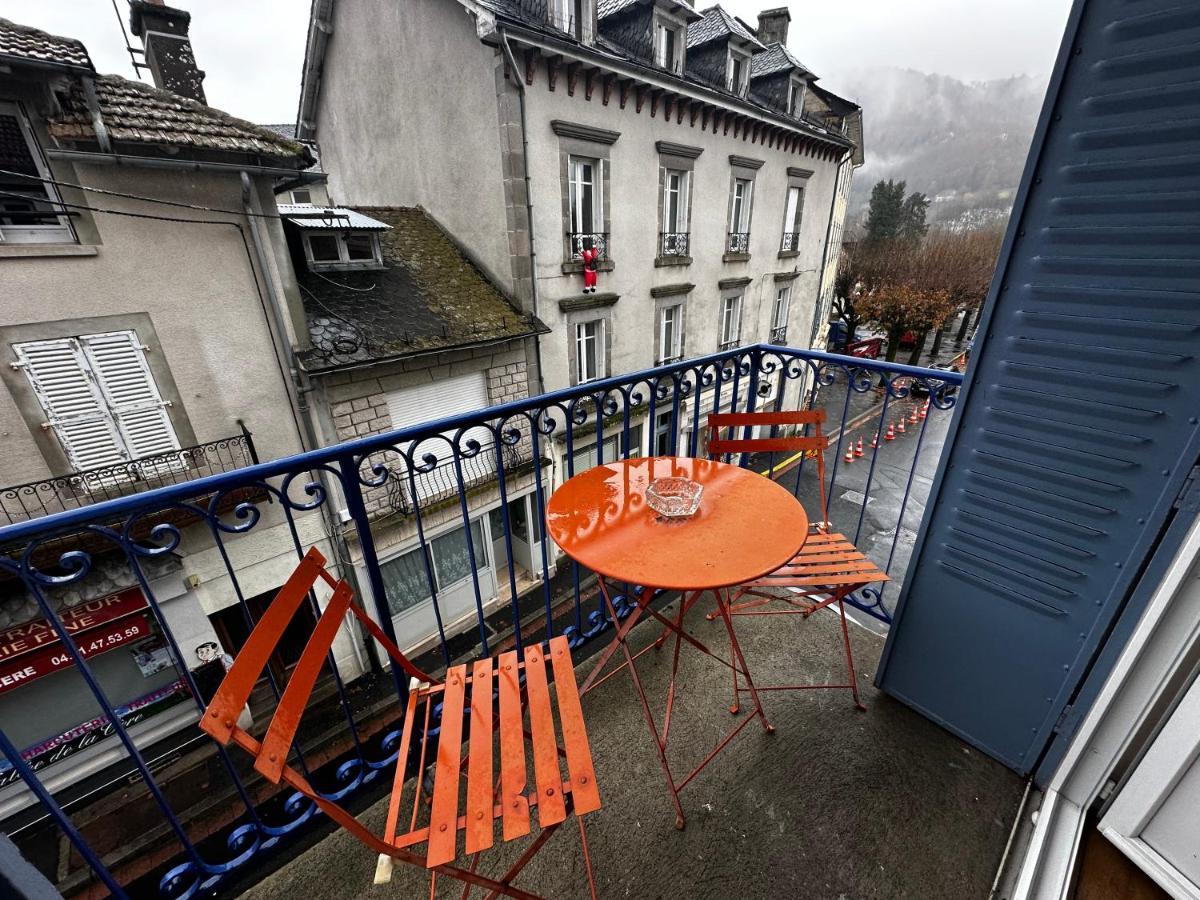 Belle Maison De Ville Au Coeur Du Village De Montagne Vic-sur-Cère Εξωτερικό φωτογραφία