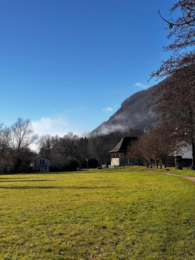 Belle Maison De Ville Au Coeur Du Village De Montagne Vic-sur-Cère Εξωτερικό φωτογραφία